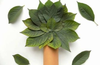 Дерево из природных материалов